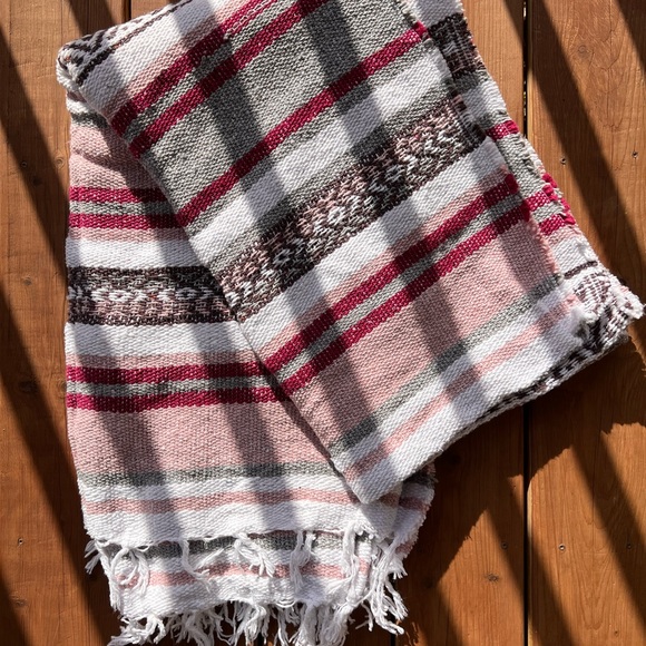 Traditional Mexican Yoga Blanket 🧘 - Picture 2 of 4